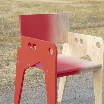 Silla roja - plano medio